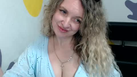 Snapshot of luxdonna chatting on June 26, 2026, 2:32 pm Donna online show from June 26, 2026, 2:32 pm