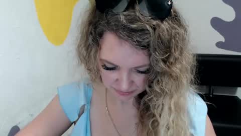 Snapshot of luxdonna chatting on June 28, 2026, 3:40 pm Donna online show from June 28, 2026, 3:40 pm