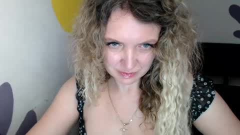 Snapshot of luxdonna chatting on July 1, 2026, 3:56 pm Donna online show from July 1, 2026, 3:56 pm
