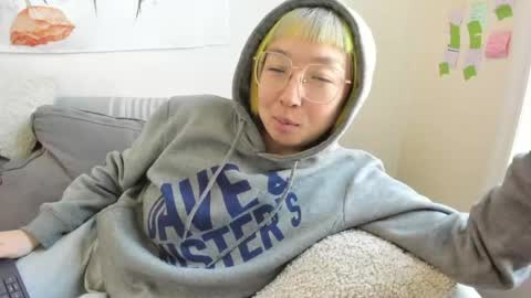 Snapshot of luxgray chatting on April 12, 2026, 5:18 pm LuxGray online show from April 12, 2026, 5:18 pm