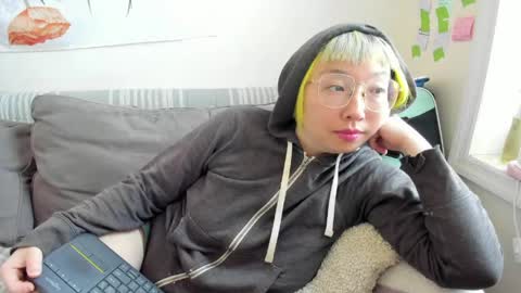 Snapshot of luxgray chatting on April 18, 2026, 3:16 pm LuxGray online show from April 18, 2026, 3:16 pm
