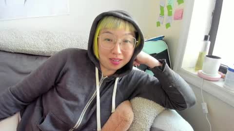 Snapshot of luxgray chatting on April 18, 2026, 7:58 pm LuxGray online show from April 18, 2026, 7:58 pm