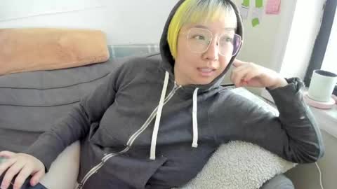 Snapshot of luxgray chatting on May 15, 2026, 6:48 pm LuxGray online show from May 15, 2026, 6:48 pm