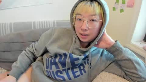Snapshot of luxgray chatting on May 16, 2026, 9:46 pm LuxGray online show from May 16, 2026, 9:46 pm