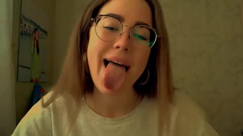 Katie online show from April 19, 2026, 3:33 pm