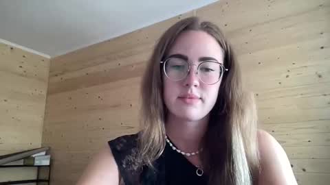 Snapshot of luxie_queen chatting on June 10, 2026, 10:58 am Katie online show from June 10, 2026, 10:58 am