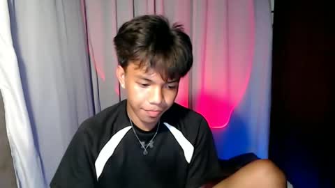 Snapshot of luxirfy_xx chatting on April 27, 2026, 5:44 pm luxirfy online show from April 27, 2026, 5:44 pm