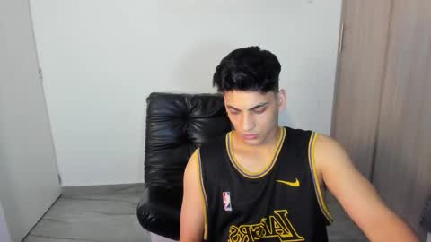 Snapshot of luxrx chatting on June 6, 2026, 5:50 pm luxrx online show from June 6, 2026, 5:50 pm