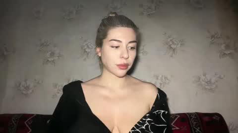 LuxSonyaStar online show from February 2, 2026, 1:21 pm