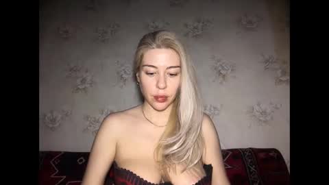 LuxSonyaStar online show from May 1, 2026, 8:13 pm