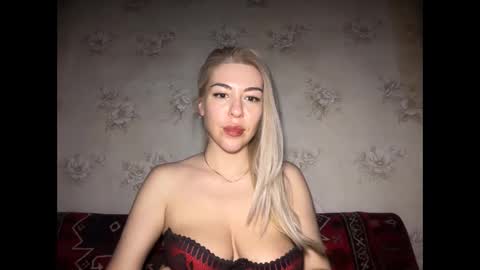 LuxSonyaStar online show from May 5, 2026, 8:50 pm