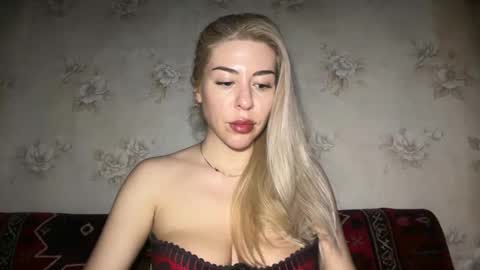 LuxSonyaStar online show from May 7, 2026, 8:25 pm