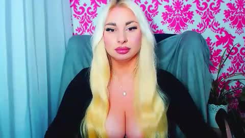 Snapshot of luxuriaaa chatting on May 18, 2026, 7:20 pm Luxuriaa online show from May 18, 2026, 7:20 pm