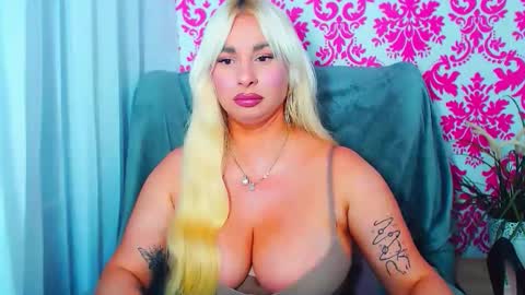 Snapshot of luxuriaaa chatting on May 20, 2026, 7:53 pm Luxuriaa online show from May 20, 2026, 7:53 pm