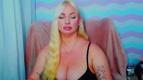 Snapshot of luxuriaaa chatting on July 20, 2026, 7:49 pm Luxuriaa online show from July 20, 2026, 7:49 pm