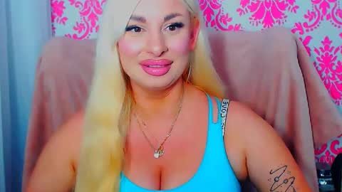 Snapshot of luxuriaaa chatting on July 23, 2026, 7:56 pm Luxuriaa online show from July 23, 2026, 7:56 pm