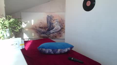 Laura online show from September 27, 2025, 5:23 am