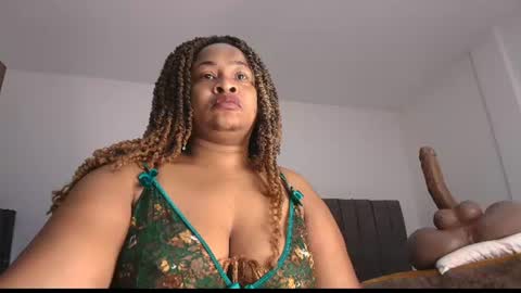 Snapshot of luxy_benet chatting on July 15, 2026, 11:37 am Big Benet online show from July 15, 2026, 11:37 am