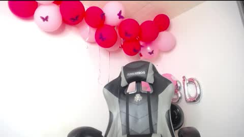 luzcastillo07 online show from September 16, 2025, 5:41 am