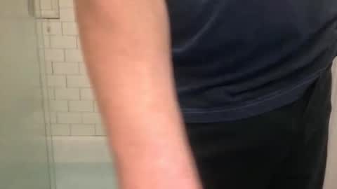 lvguynextdoor440656 online show from November 5, 2025, 10:43 pm