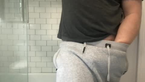 lvguynextdoor440656 online show from April 21, 2026, 4:23 pm