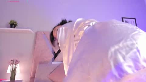 Lya Lee online show from December 2, 2025, 7:42 pm