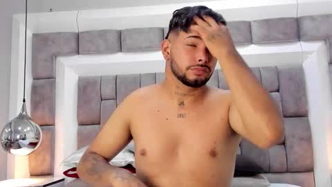 lyam_saenz online show from November 27, 2025, 8:22 pm