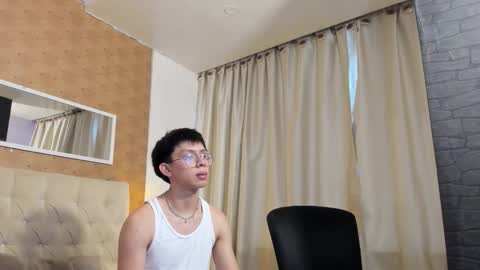 Lyan online show from October 15, 2025, 7:36 pm