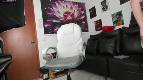  Lycoris  online show from September 18, 2025, 9:28 pm