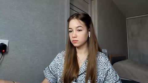 Mia online show from December 18, 2025, 1:33 am