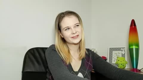 Snapshot of lydiasunny chatting on November 5, 2025, 7:25 pm Lydia online show from November 5, 2025, 7:25 pm