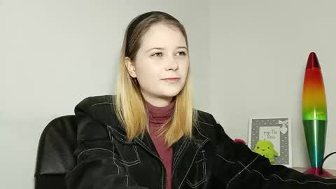 Snapshot of lydiasunny chatting on November 11, 2025, 7:25 pm Lydia online show from November 11, 2025, 7:25 pm