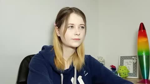 Snapshot of lydiasunny chatting on December 1, 2025, 7:19 pm Lydia online show from December 1, 2025, 7:19 pm