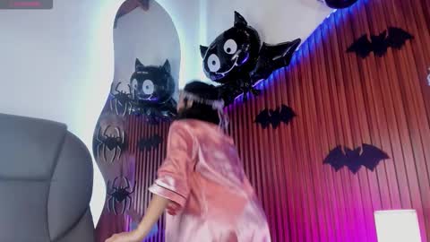 Lyhana Lee online show from October 31, 2025, 8:10 pm