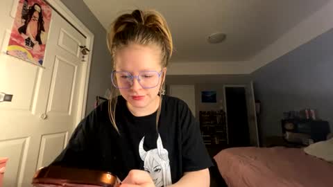 lyla999 online show from January 12, 2025, 8:14 am