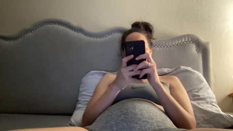 Olivia online show from September 19, 2025, 2:57 am