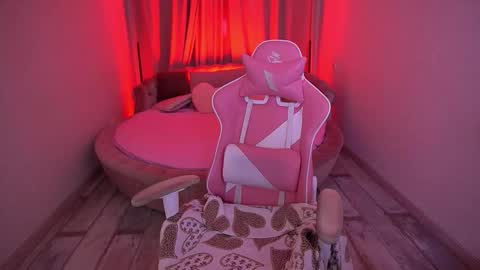 lylanimfa online show from September 13, 2025, 12:49 pm