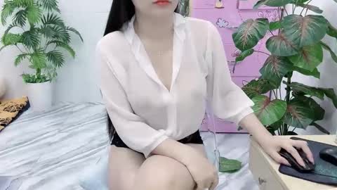 lyly_sweet97 online show from November 16, 2025, 9:42 pm