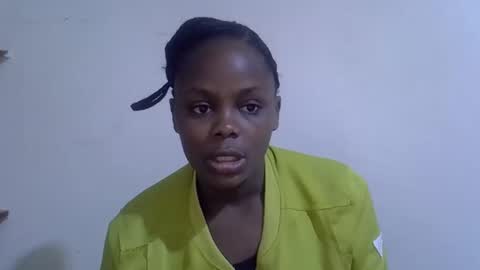 lyn_anna online show from March 6, 2026, 12:23 pm