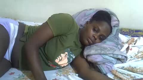 lyn_anna online show from April 19, 2026, 12:37 pm