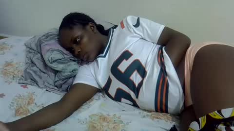 Snapshot of lyn_anna chatting on June 21, 2026, 7:05 pm lyn_anna online show from June 21, 2026, 7:05 pm