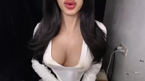 Lyn online show from March 30, 2026, 2:23 am