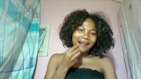 lyndah19 online show from December 21, 2025, 8:38 pm