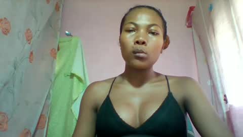 lyndah19 online show from February 20, 2026, 8:27 am