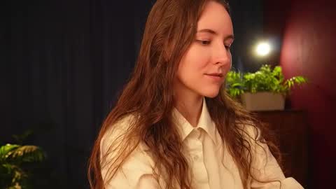 Lynn online show from October 29, 2025, 4:04 am