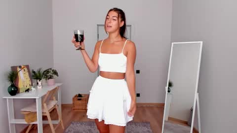  LYNN  online show from September 18, 2025, 6:26 am