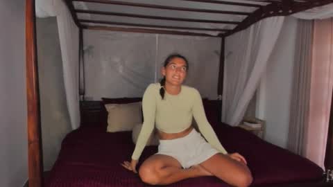  LYNN  online show from November 15, 2025, 8:55 am