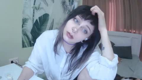 Snapshot of lynncottingham chatting on September 9, 2025, 1:32 pm Kira online show from September 9, 2025, 1:32 pm