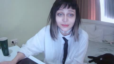 Snapshot of lynncottingham chatting on September 19, 2025, 10:38 am Kira online show from September 19, 2025, 10:38 am