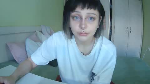 Snapshot of lynncottingham chatting on September 23, 2025, 10:18 am Kira online show from September 23, 2025, 10:18 am